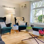 Nice Home In Brouwershaven With Wifi